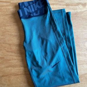 Nike Pro High-Waisted 7/8 Leggings